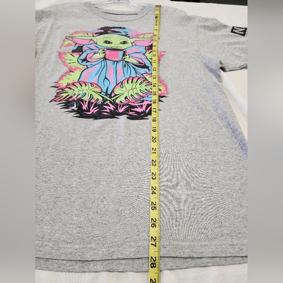 Star Wars Men's Gray T-Shirt with Colorful Yoda Graphic,  sz LG - Picture 6 of 11